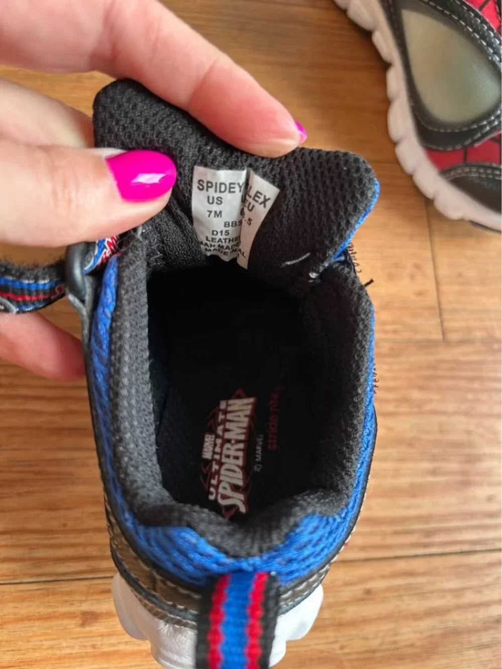 Stride Rite Spider-Man Spidey Reflex Light-Up Shoes (Size 7)